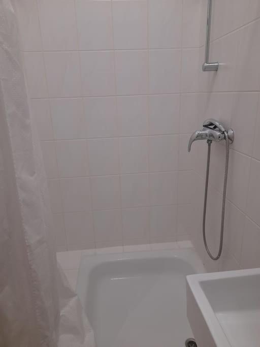 Zwei-Zimmer Wohnung In Wiesbadens Westend Bagian luar foto