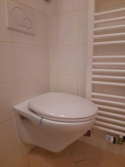 Zwei-Zimmer Wohnung In Wiesbadens Westend Bagian luar foto