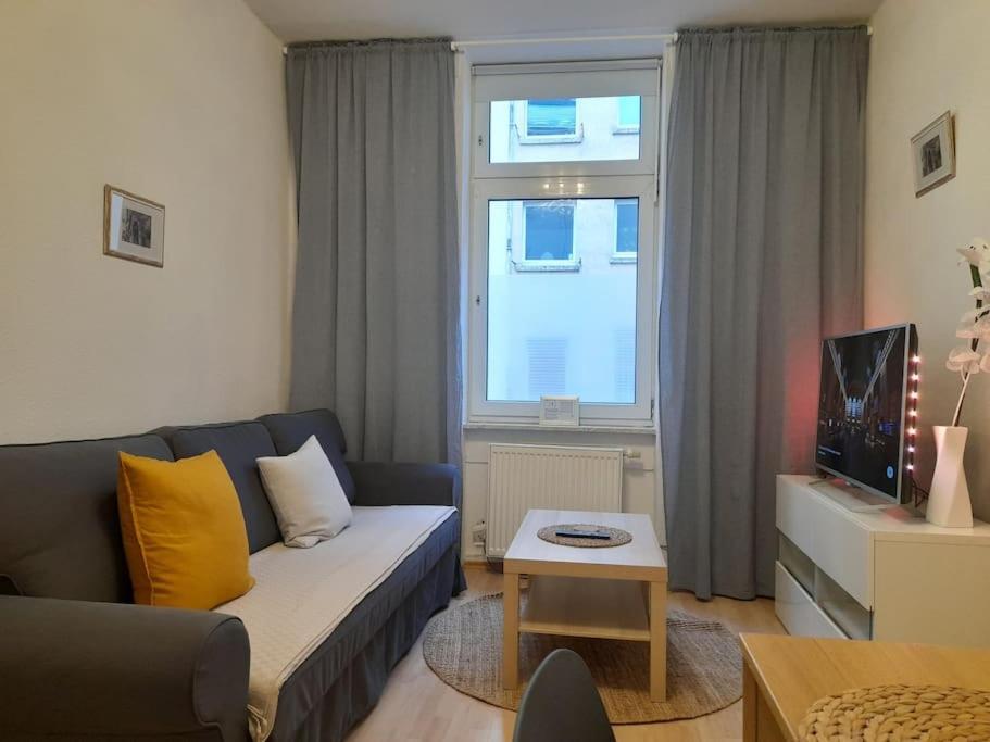 Zwei-Zimmer Wohnung In Wiesbadens Westend Bagian luar foto